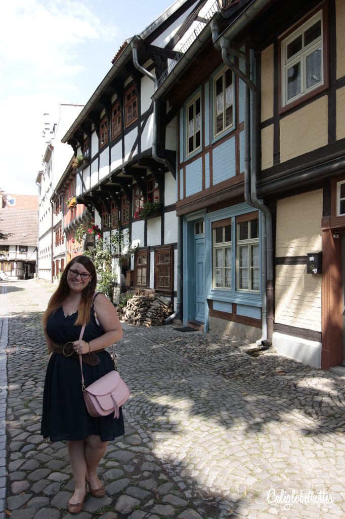 How to Avoid Looking Like a Tourist | What to Wear in Europe | How to Blend in While Traveling | What NOT To Wear When Traveling | How to Dress in Europe | How to Dress Like a European | Travel Shoes | Travel Backpacks | Best Camera Bags | Language Phrase Books - California Globetrotter